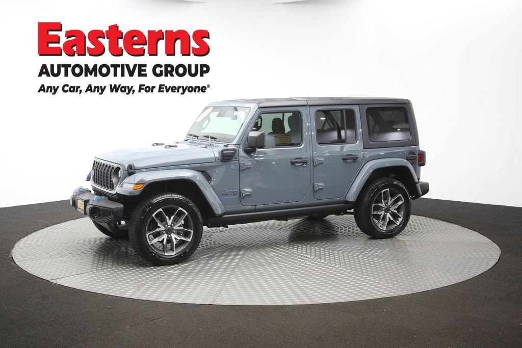 Used 2024 Jeep Wrangler Unlimited w/ Convenience Group AWD/4WD image 58