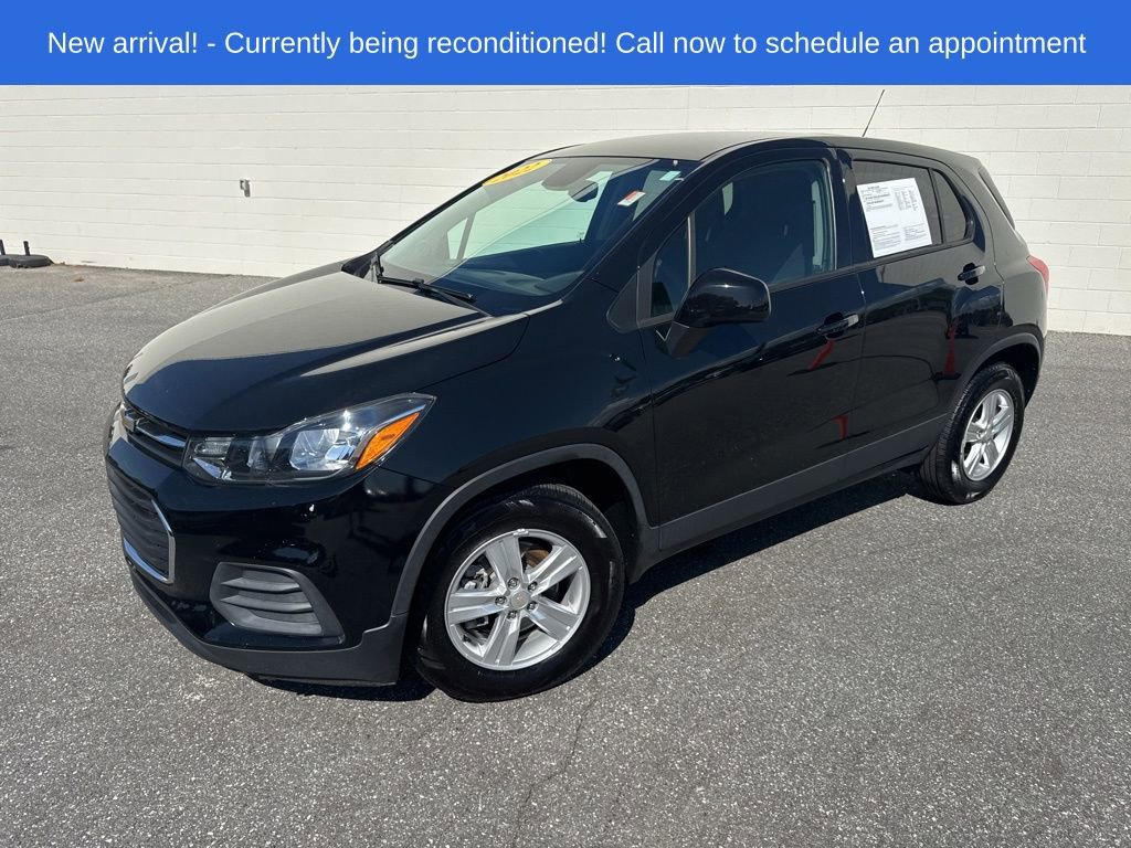 Used 2022 Chevrolet Trax LS w/ Tint and Cruise Package image 1