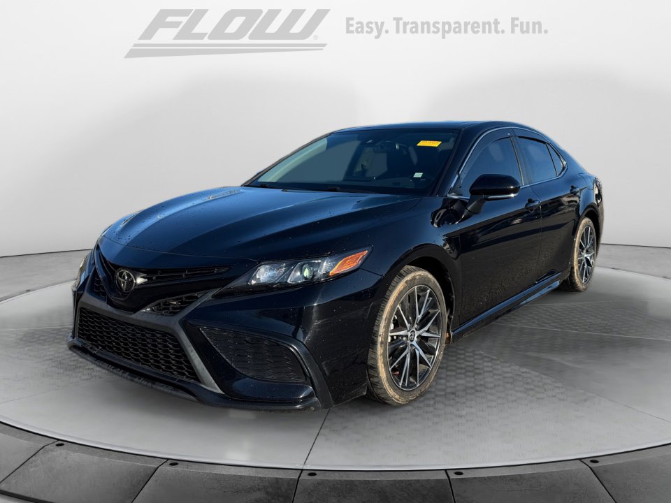 Used 2022 Toyota Camry SE image 3