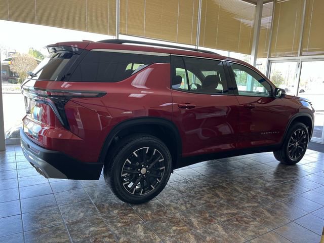 New 2026 Chevrolet Traverse LT w/ Sun and Wheel Package FWD image 2