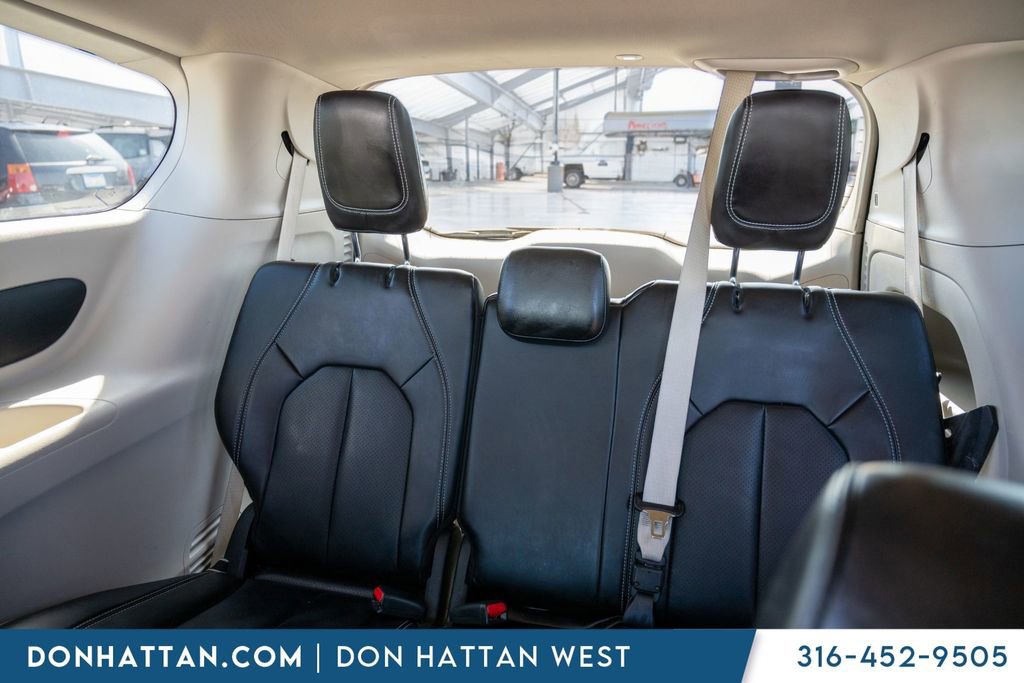 Used 2023 Chrysler Pacifica Touring-L image 25