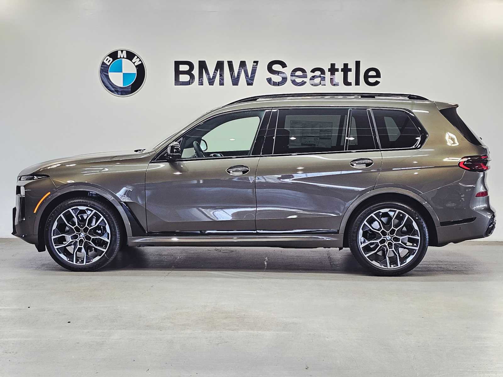 New 2026 BMW X7 M60i image 3