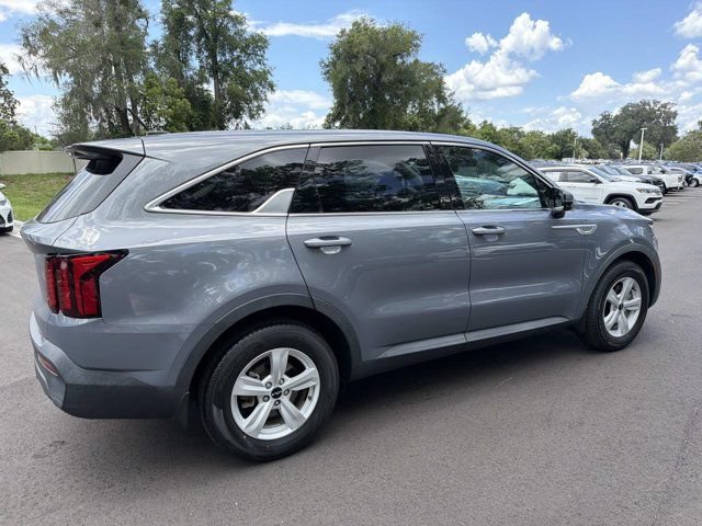 Used 2023 Kia Sorento LX FWD image 2