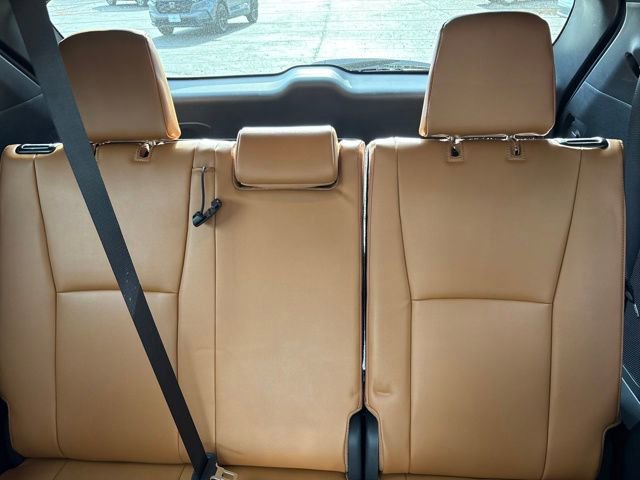 Used 2024 Toyota Highlander Platinum image 31
