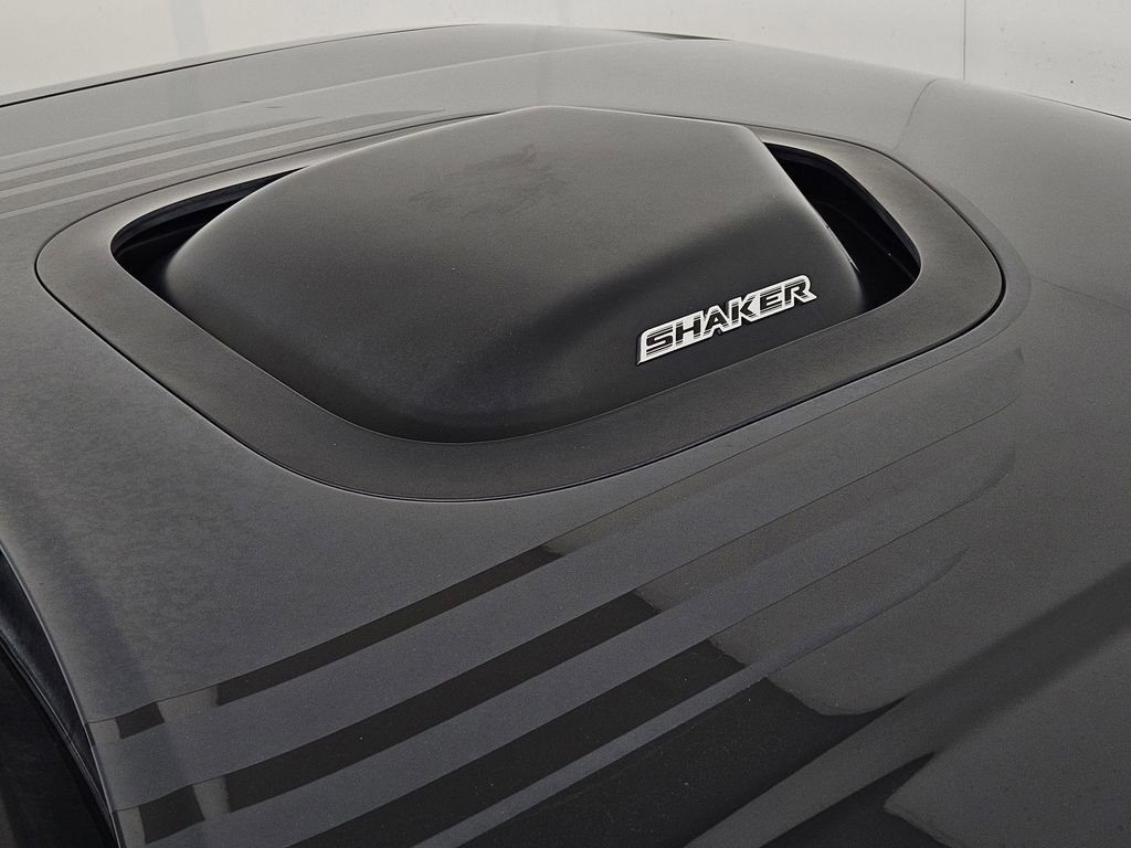 Used 2016 Dodge Challenger R/T RWD image 5
