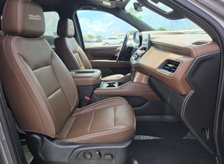 Used 2022 Chevrolet Suburban High Country RWD image 11