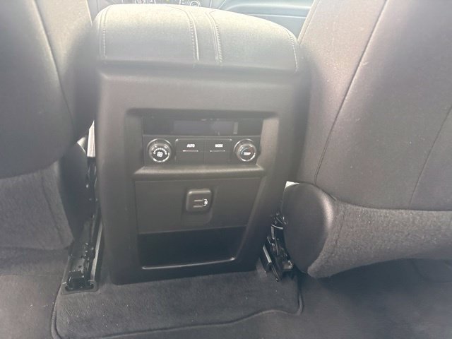 Used 2022 Chevrolet Traverse LT FWD image 29