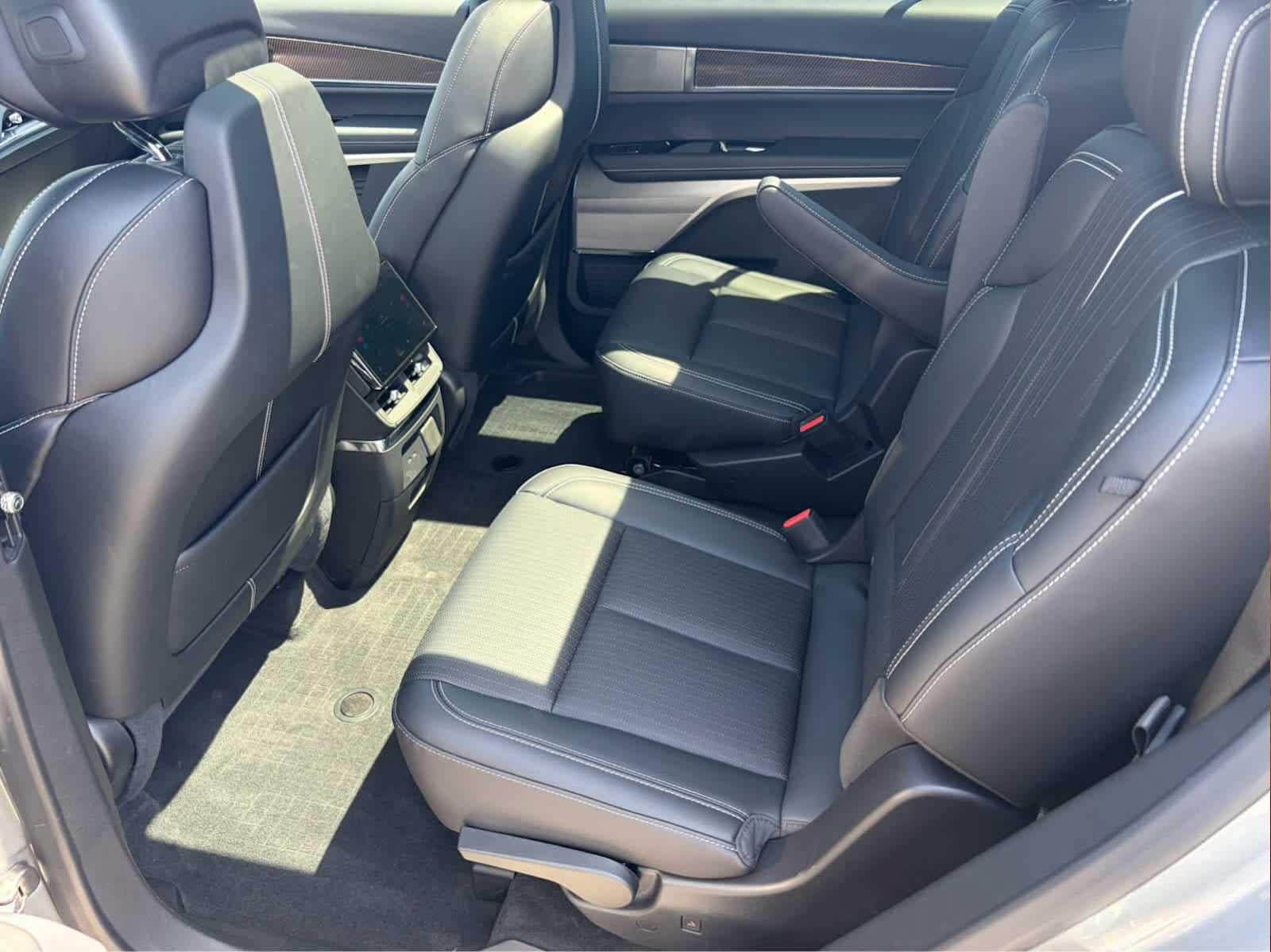 Certified 2026 Cadillac Vistiq Sport w/ LPO, Floor Liner Package AWD/4WD image 22