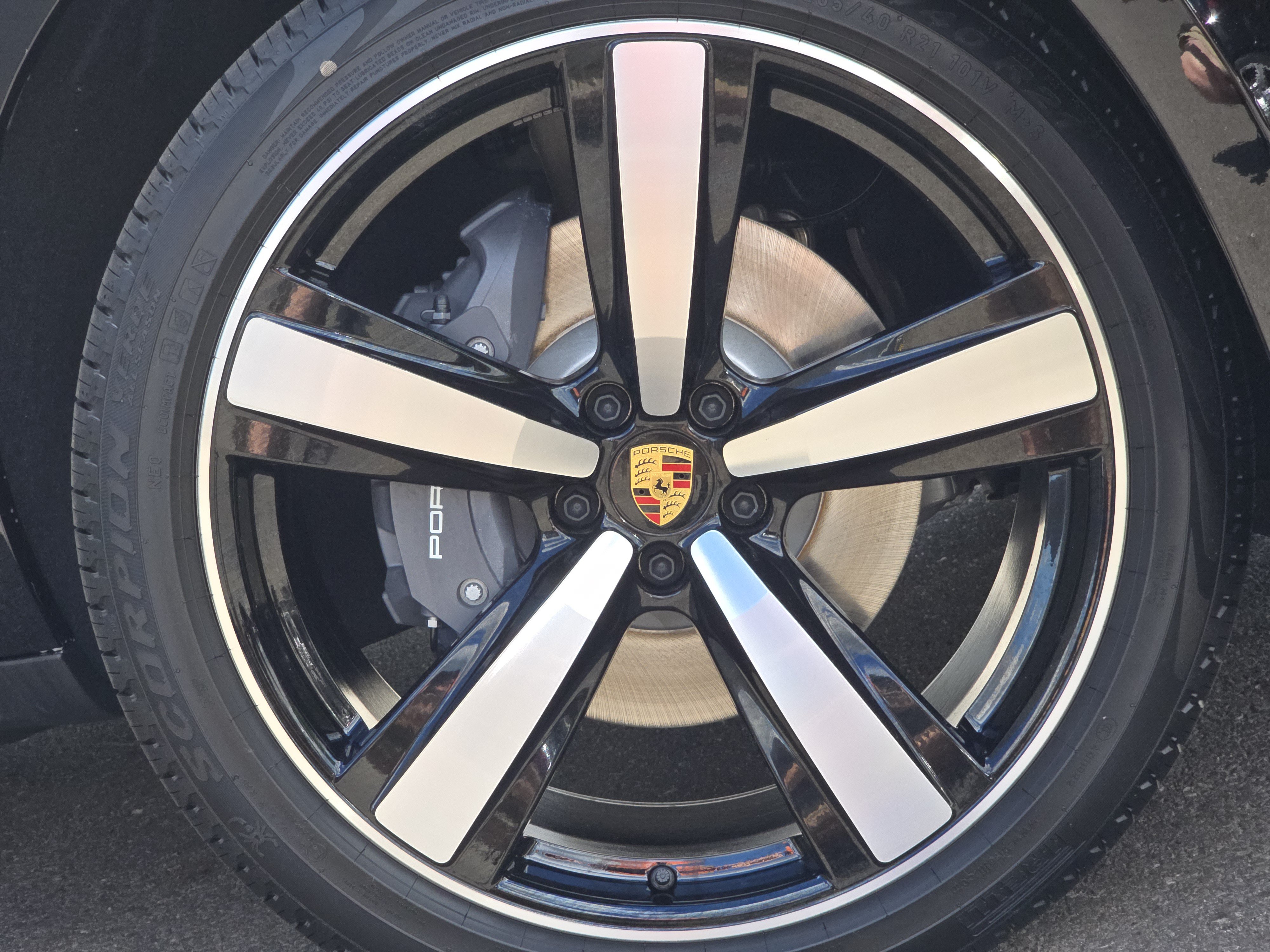 New 2026 Porsche Macan AWD/4WD image 18