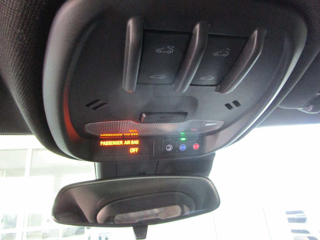 Used 2025 Chevrolet Trax RS w/ Sunroof Package FWD image 34