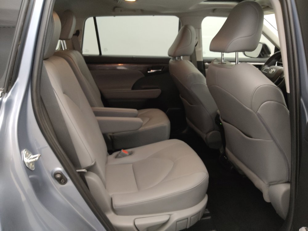 Used 2020 Toyota Highlander Limited image 19