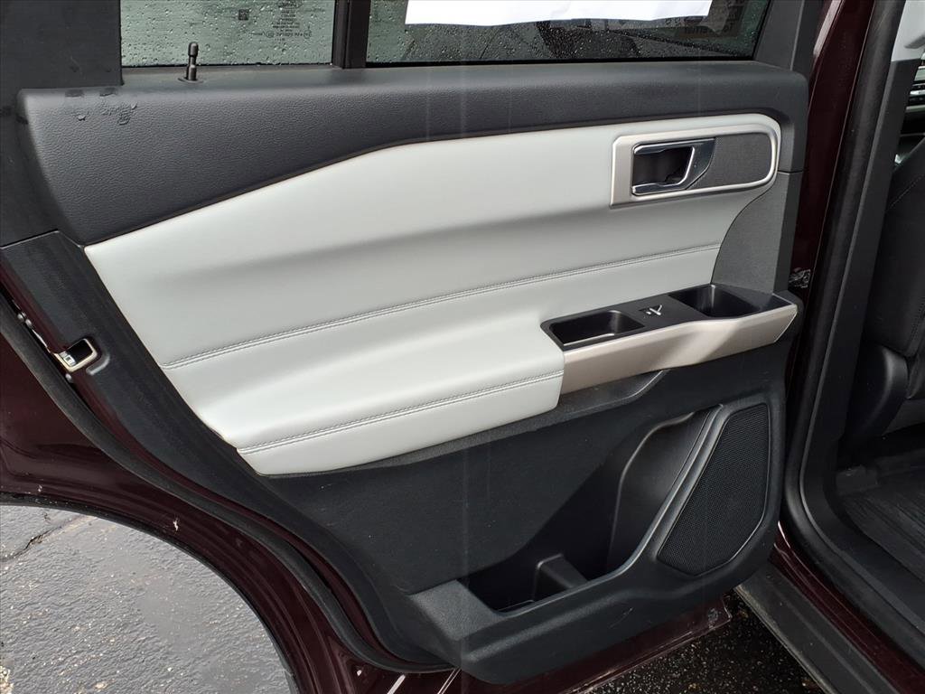 Certified 2022 Ford Explorer XLT w/ Equipment Group 202A image 13