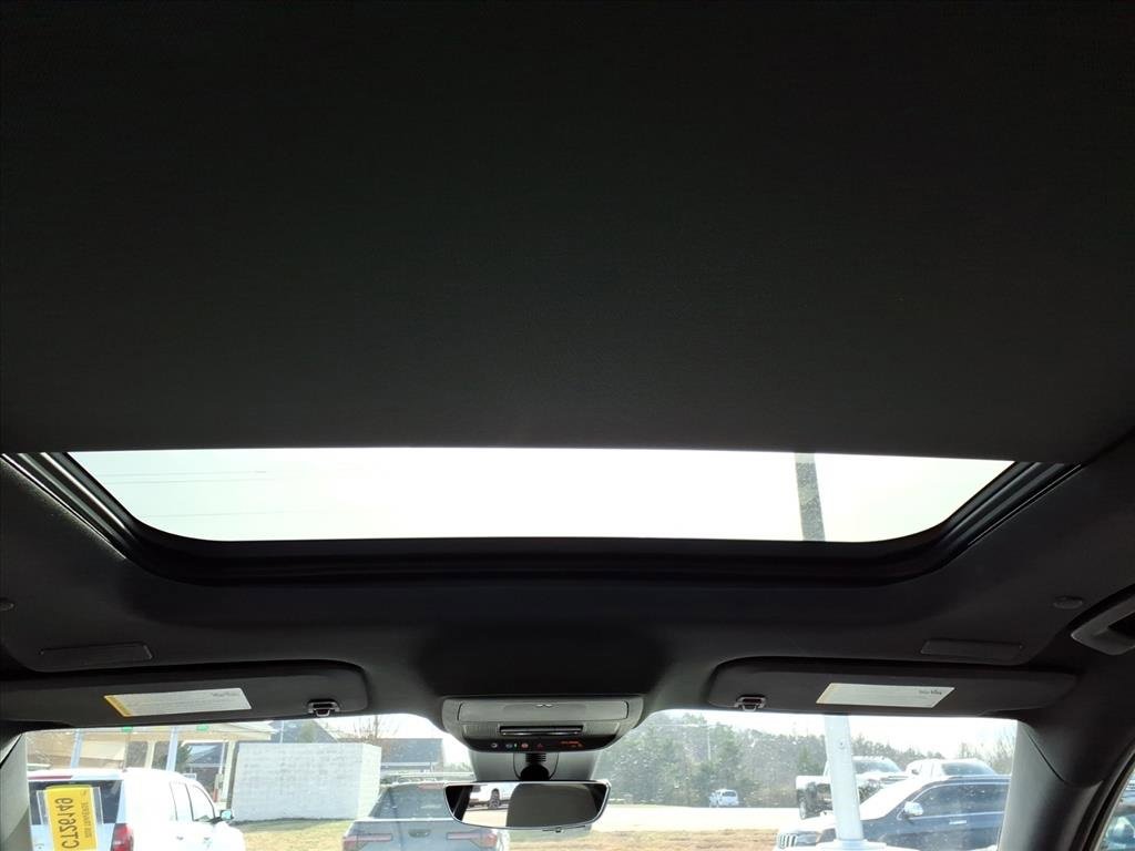 New 2026 Chevrolet Traverse LT w/ Sun and Wheel Package image 8