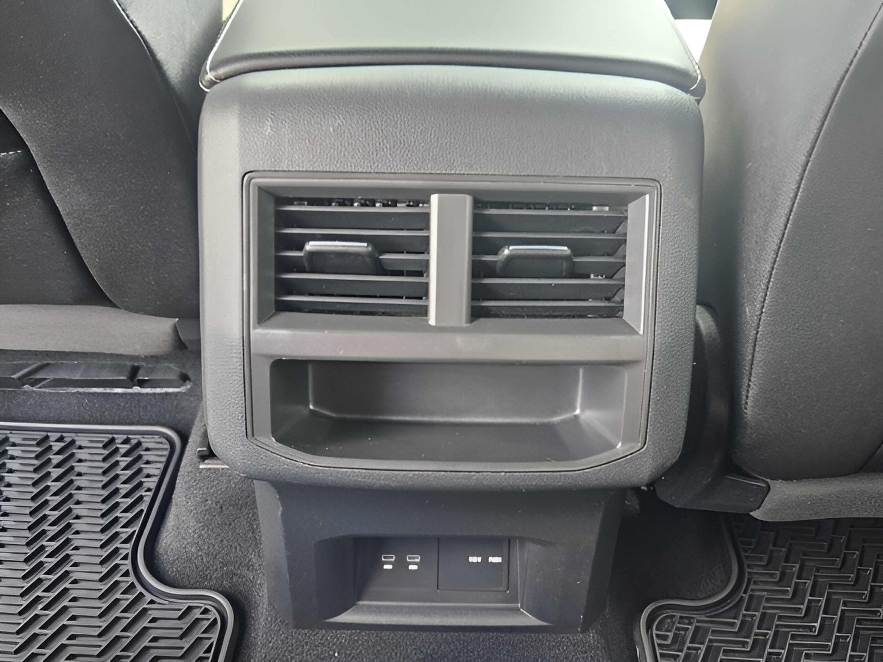 Used 2023 Volkswagen Atlas Cross Sport SE w/ Black Wheel Package FWD image 10
