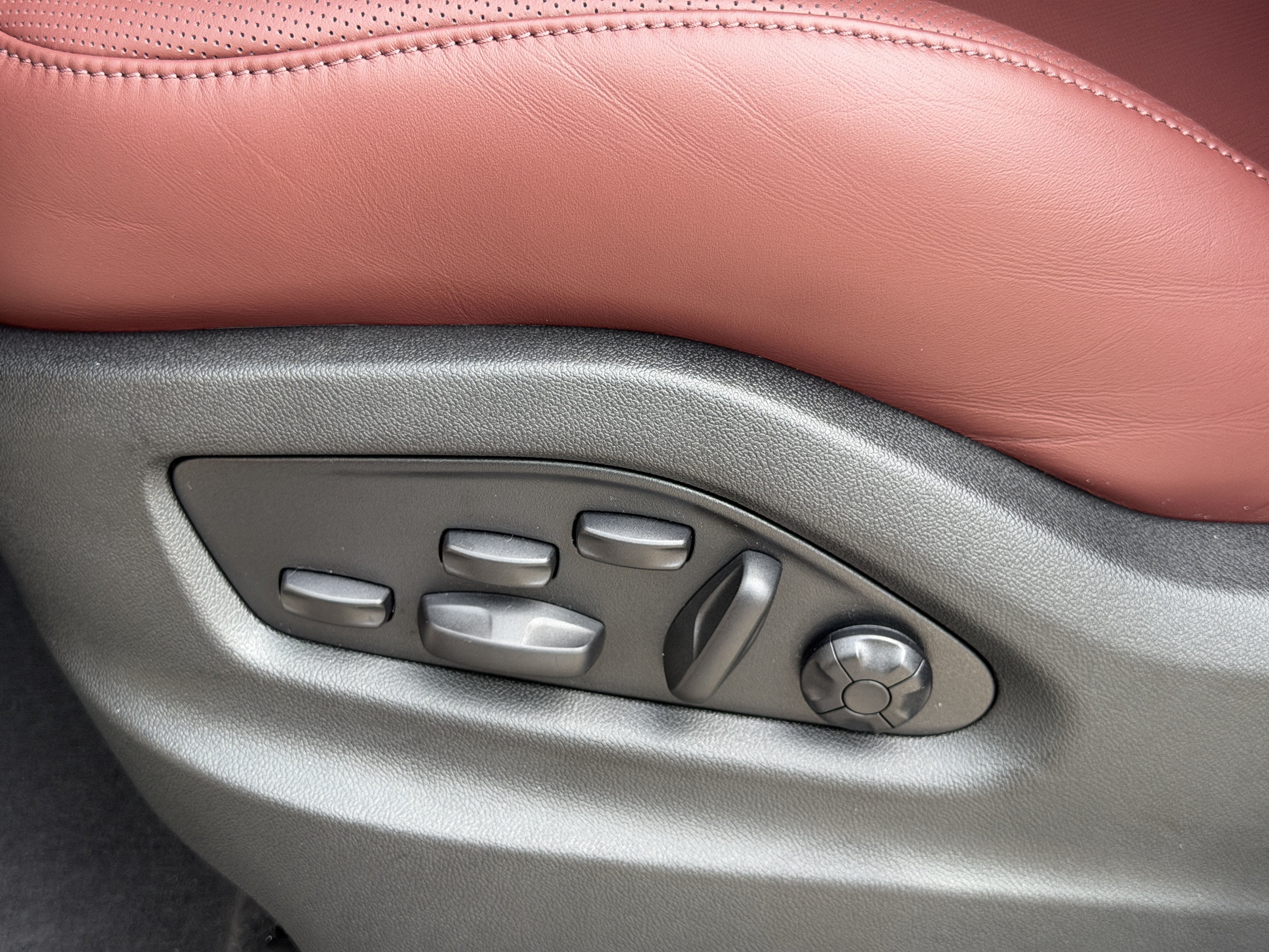 New 2026 Porsche Cayenne GTS AWD/4WD image 25