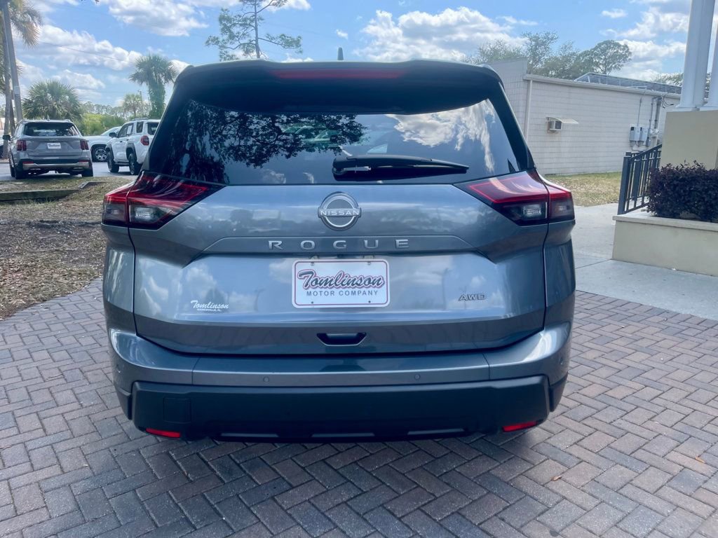Used 2025 Nissan Rogue SV AWD/4WD image 4