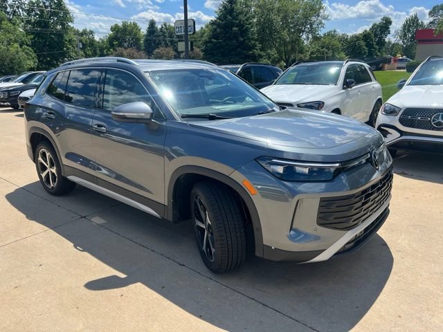 New 2026 Volkswagen Tiguan SE AWD/4WD image 1