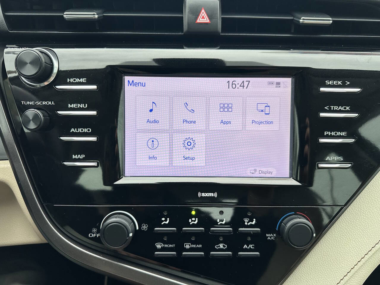 Used 2020 Toyota Camry LE image 20