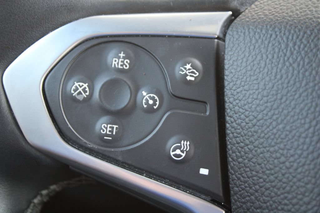 Used 2023 Chevrolet Traverse Premier FWD image 33