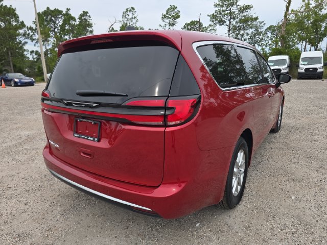 New 2027 Chrysler Pacifica Select FWD image 4