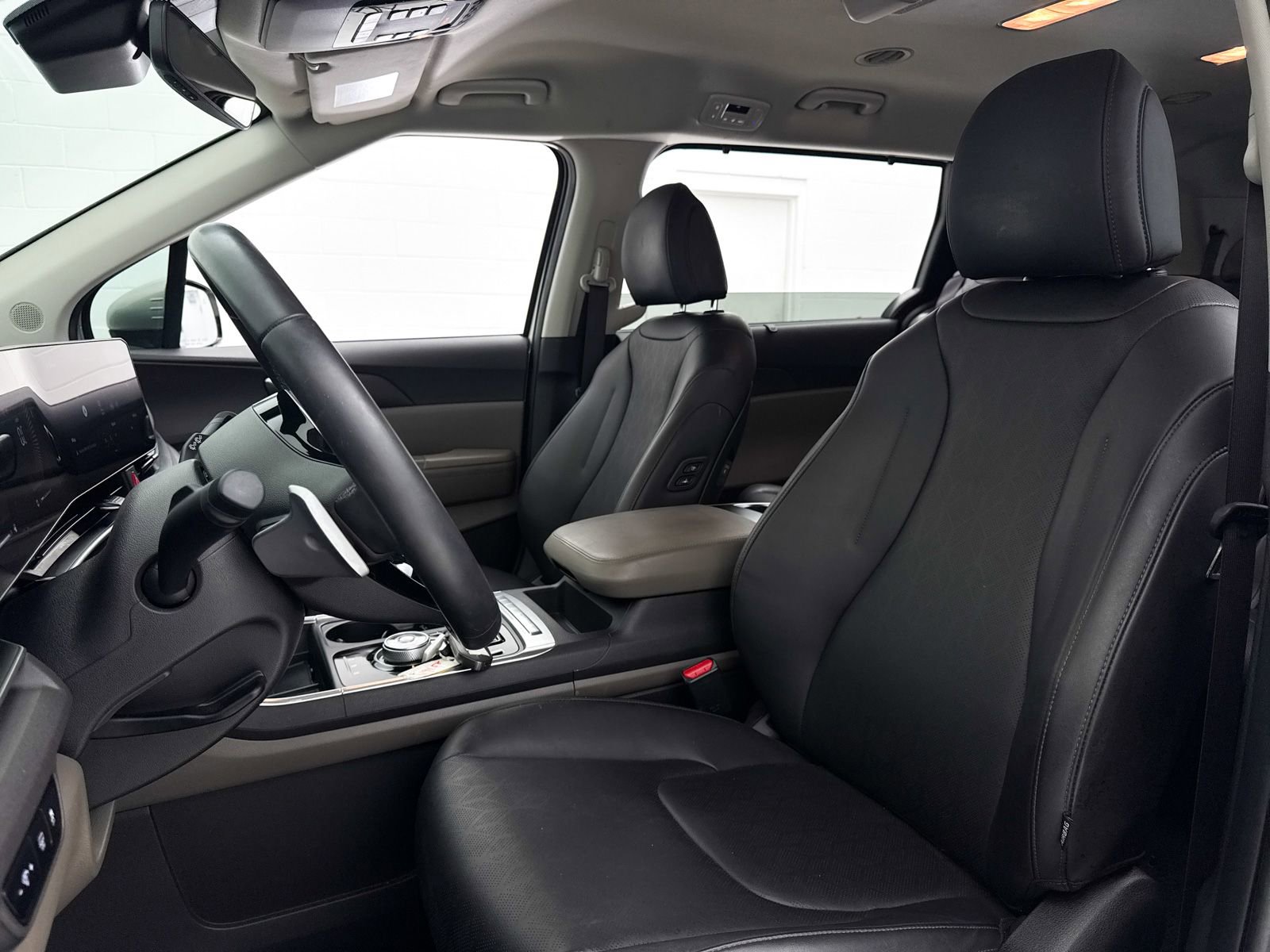 Certified 2025 Kia Carnival EX image 21