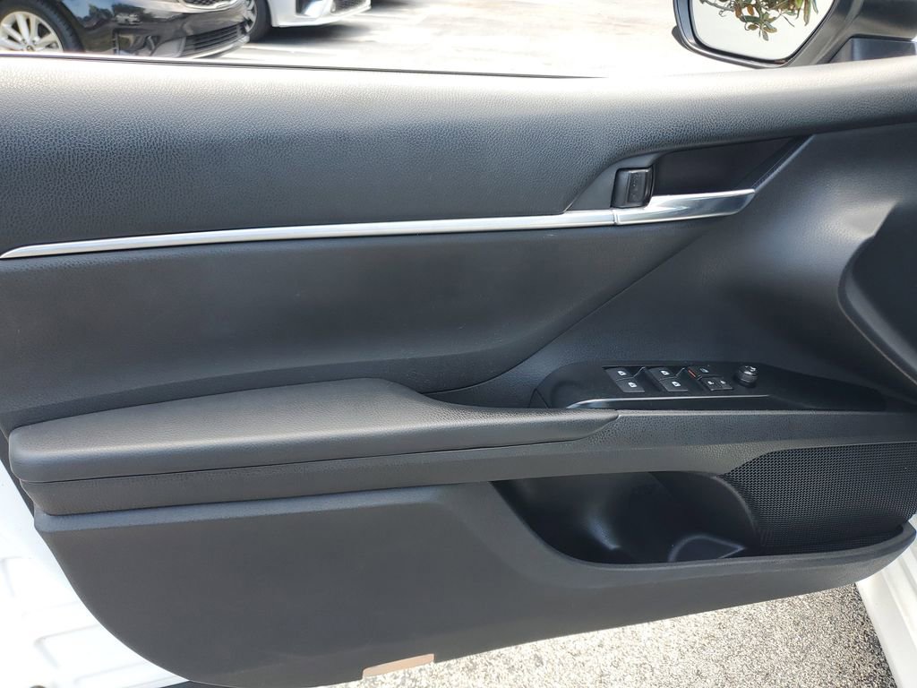 Used 2018 Toyota Camry LE FWD image 17