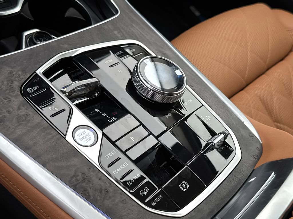 Used 2024 BMW X7 xDrive40i w/ Premium Package image 51