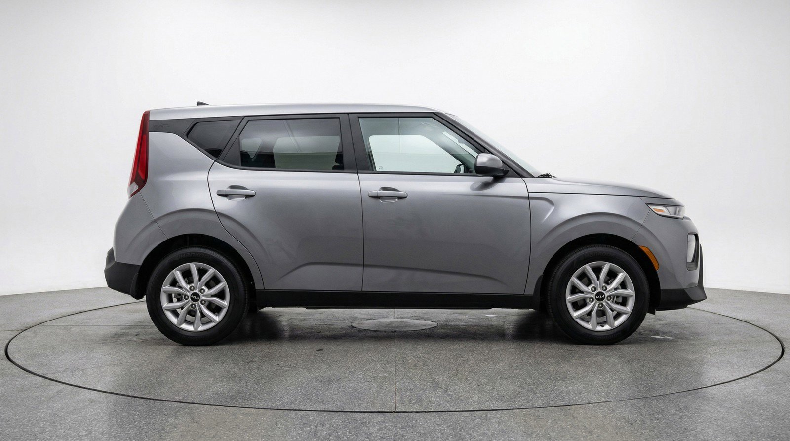Used 2025 Kia Soul LX w/ LX Technology Package FWD image 11