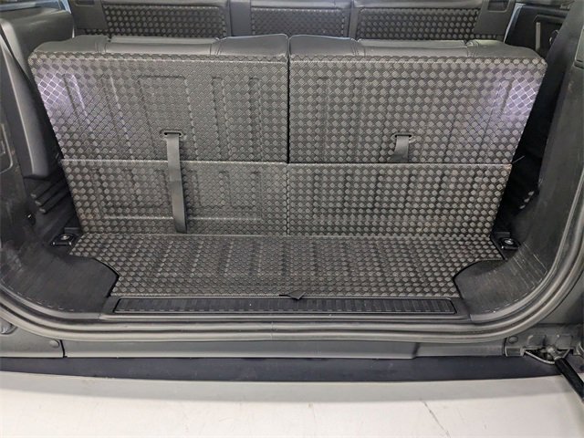 Used 2020 Land Rover Defender 110 SE image 29