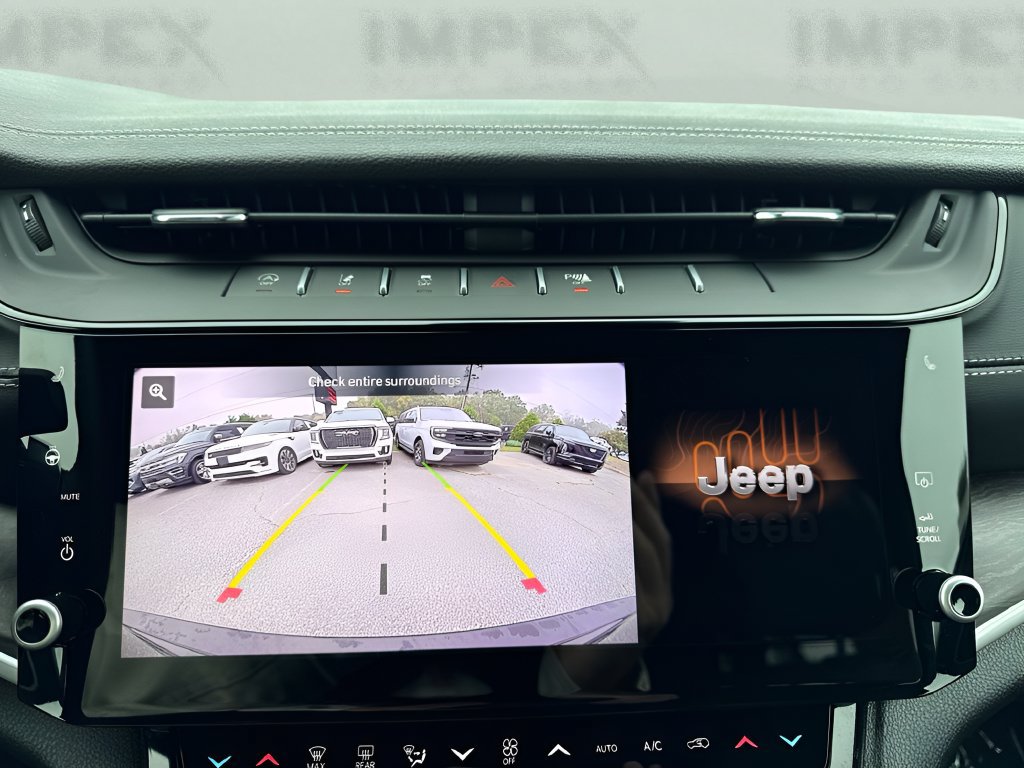 Used 2026 Jeep Grand Cherokee Limited AWD/4WD image 18