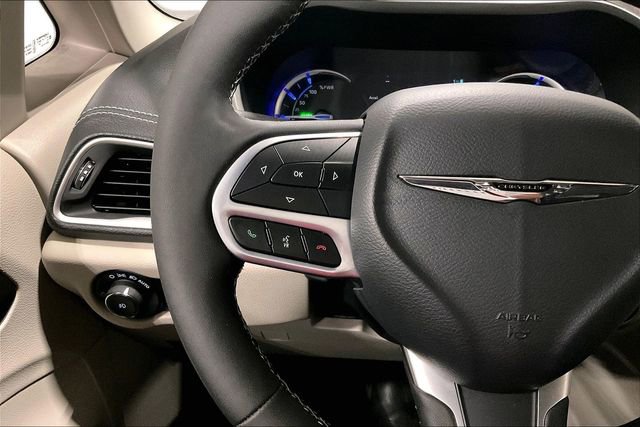 Used 2024 Chrysler Pacifica Limited FWD image 18