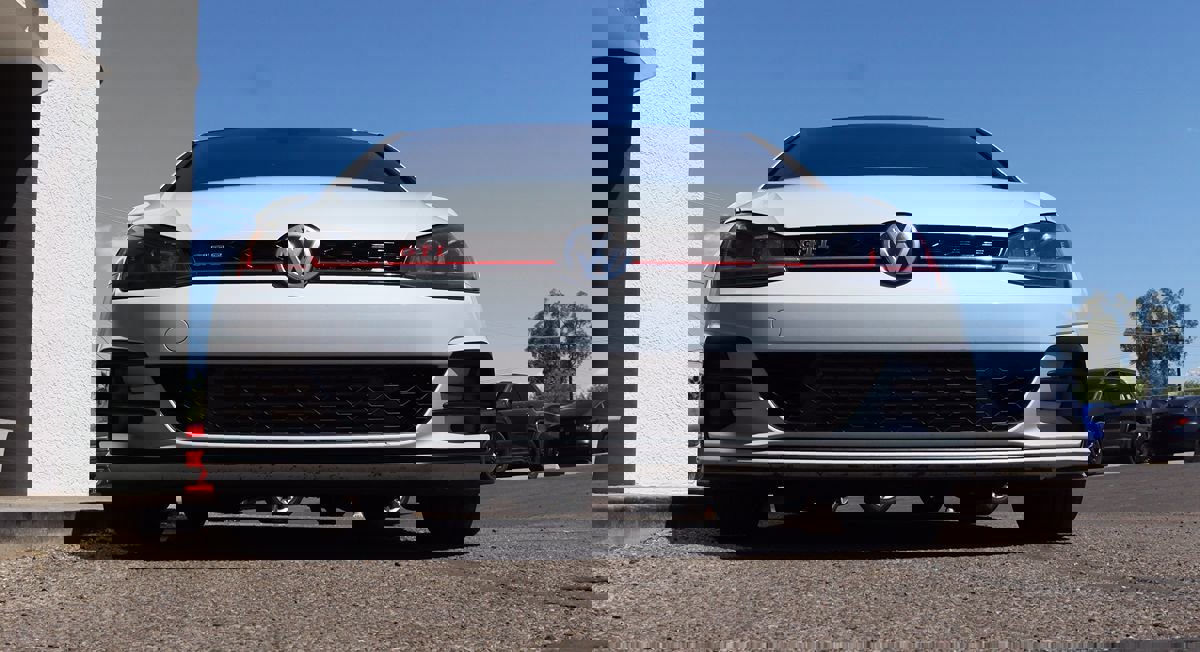 Used 2019 Volkswagen GTI SE w/ SE Experience Package image 17