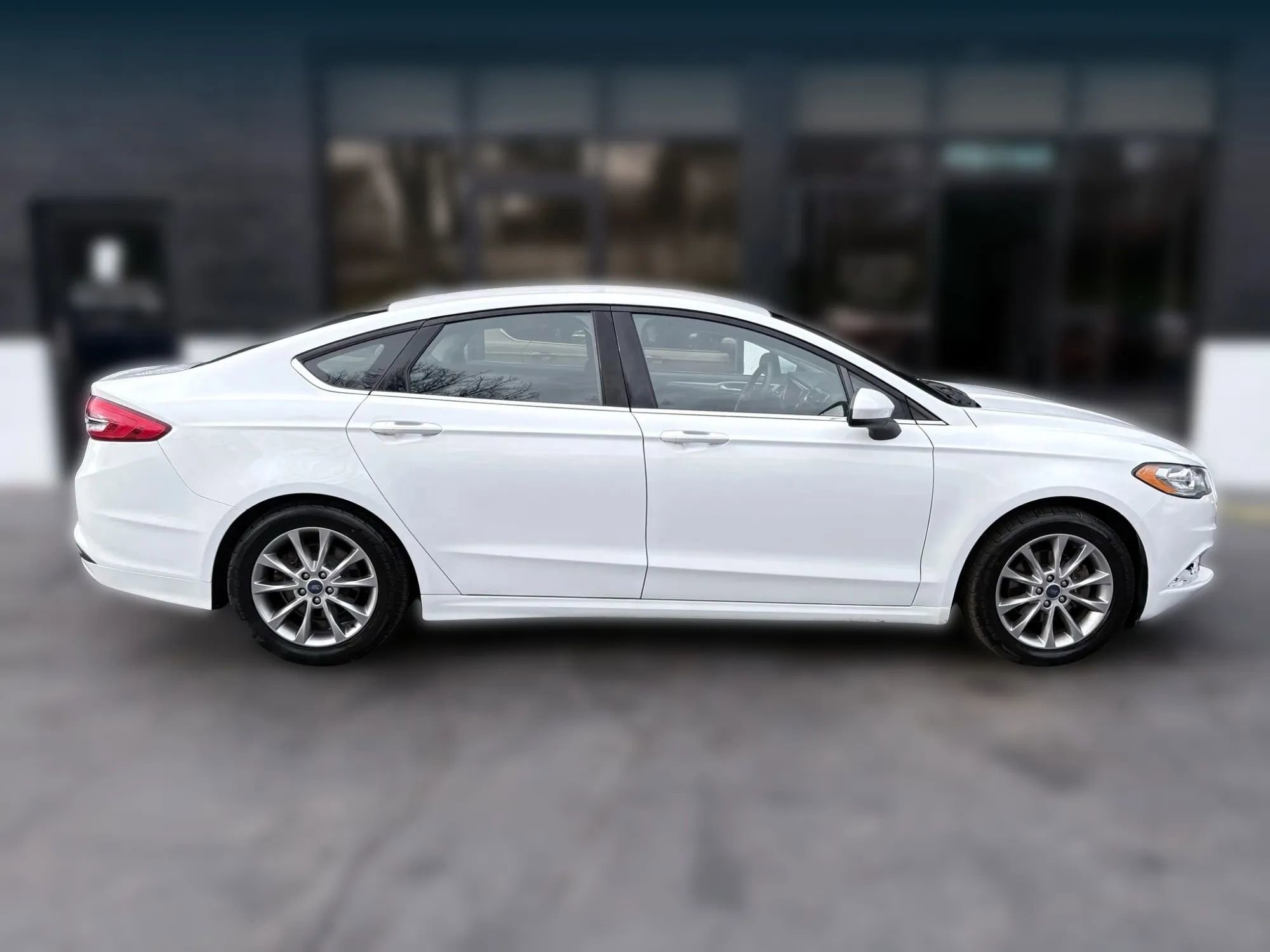 Used 2017 Ford Fusion SE w/ Fusion SE Technology Package image 6