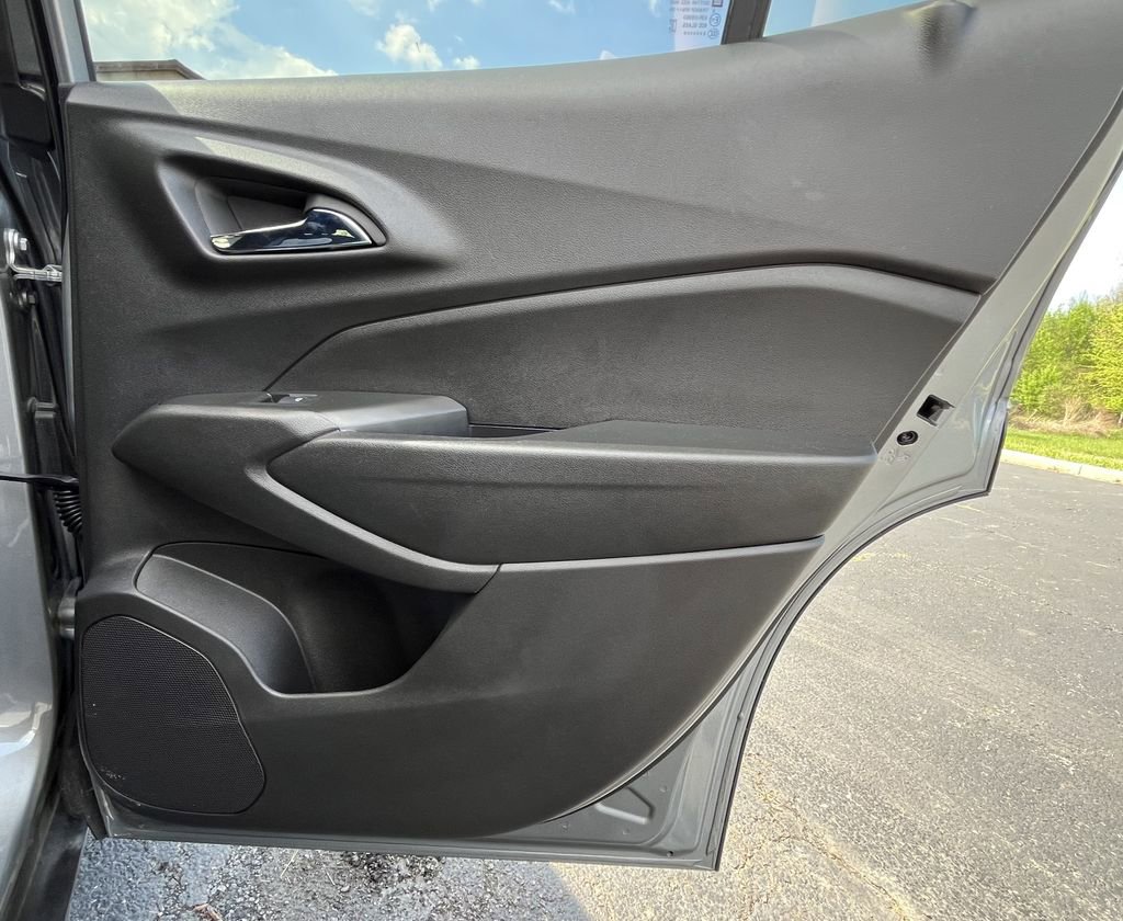 Certified 2025 Chevrolet Trax RS FWD image 16