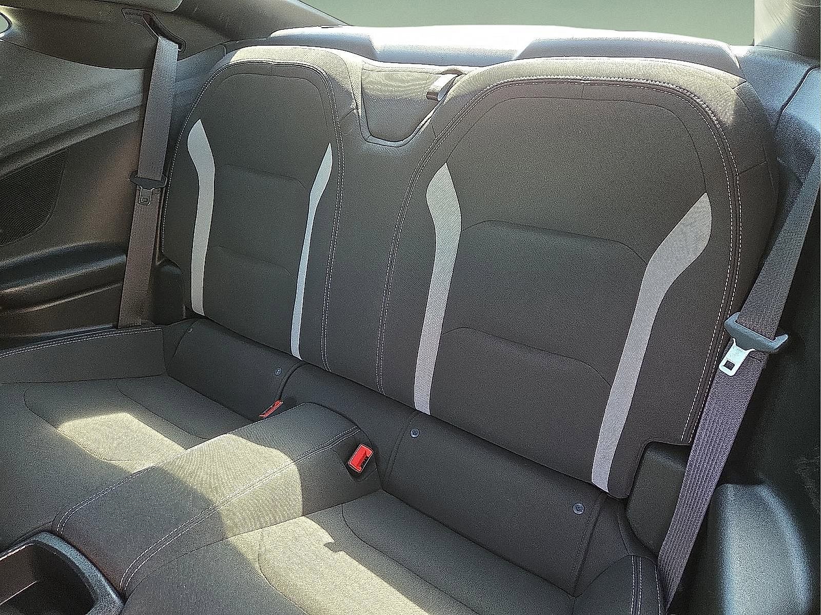 Used 2020 Chevrolet Camaro LT RWD image 9