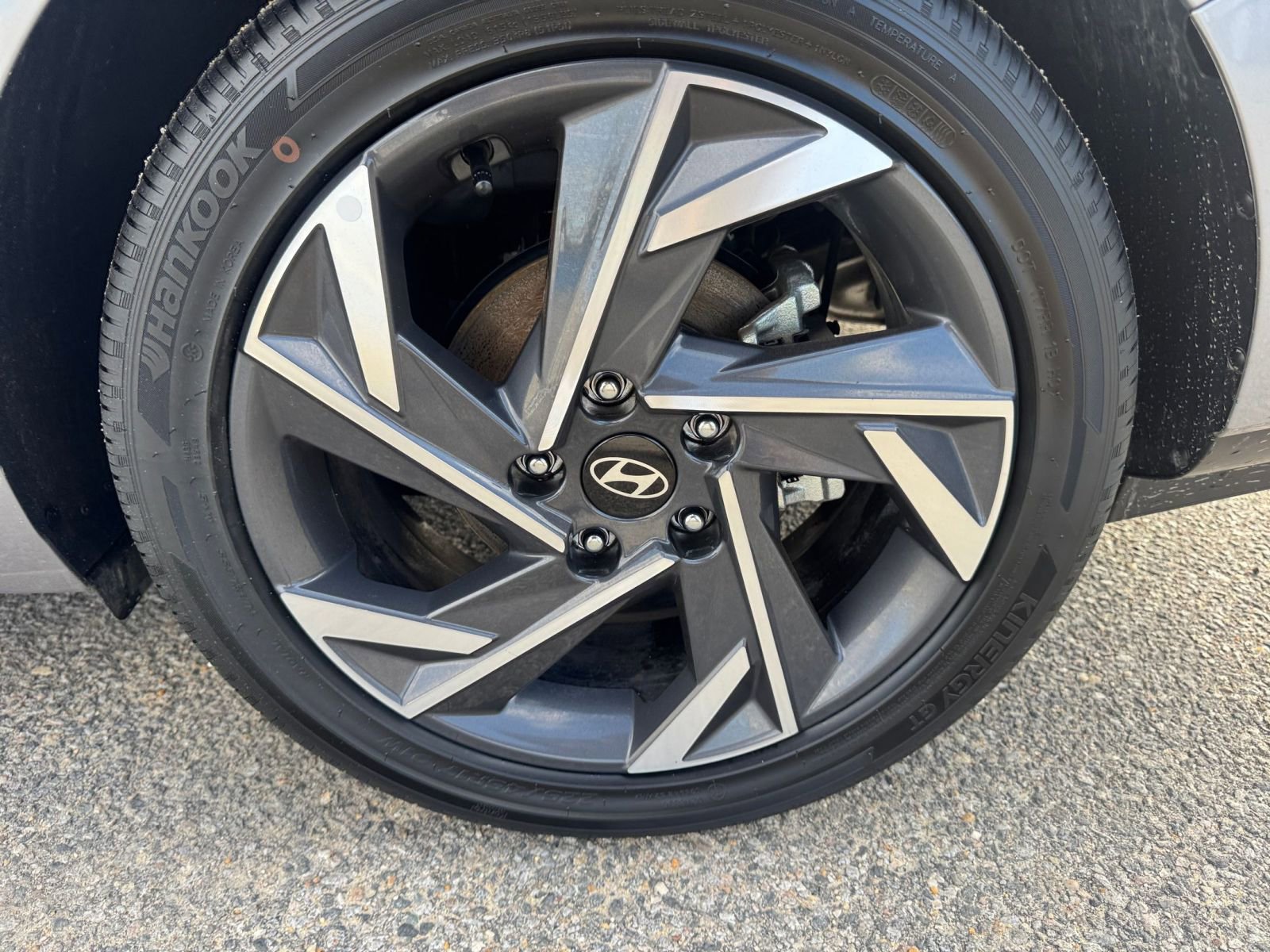 Used 2025 Hyundai Elantra Limited image 32