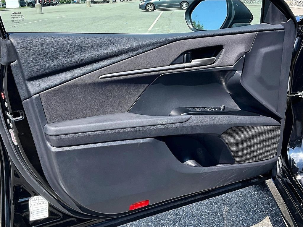 Used 2025 Toyota Camry LE FWD image 9