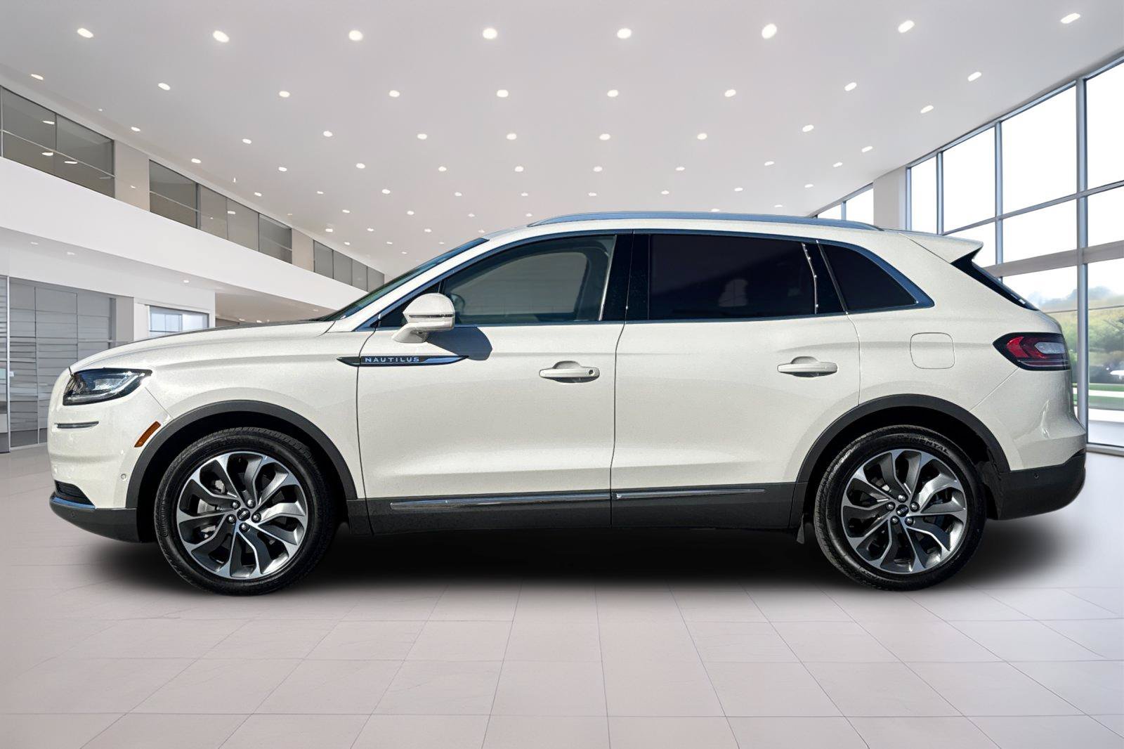 Used 2023 Lincoln Nautilus Reserve w/ Equipment Group 201A AWD/4WD image 7