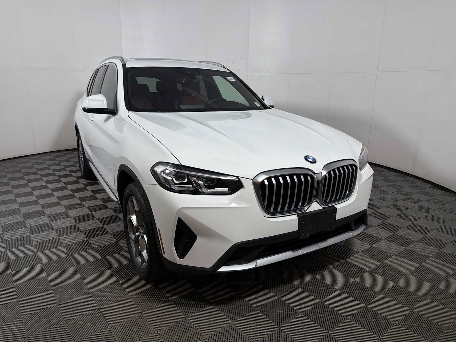 Used 2023 BMW X3 xDrive30i w/ Convenience Package AWD/4WD image 2