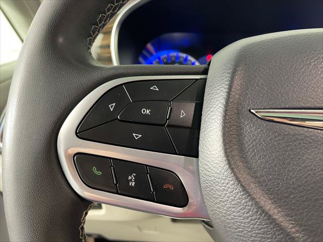 Certified 2023 Chrysler Pacifica Limited FWD image 10