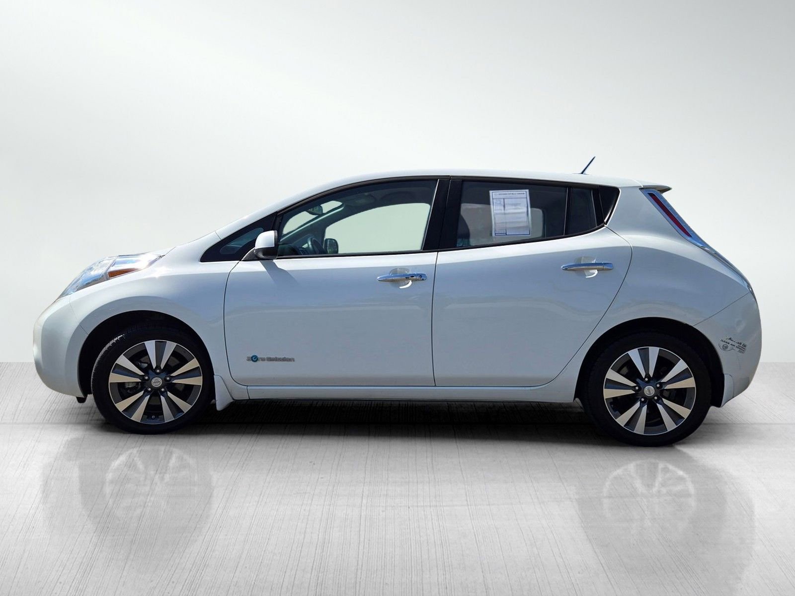 Used 2016 Nissan Leaf SV w/ Premium Package FWD image 10