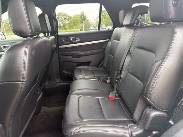 Used 2018 Ford Explorer XLT w/ Equipment Group 202A FWD image 17