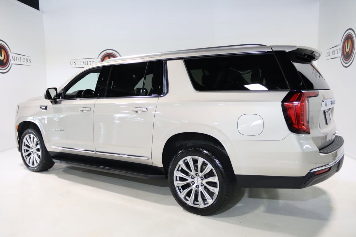 Used 2023 GMC Yukon XL SLT w/ SLT Premium Package AWD/4WD image 3