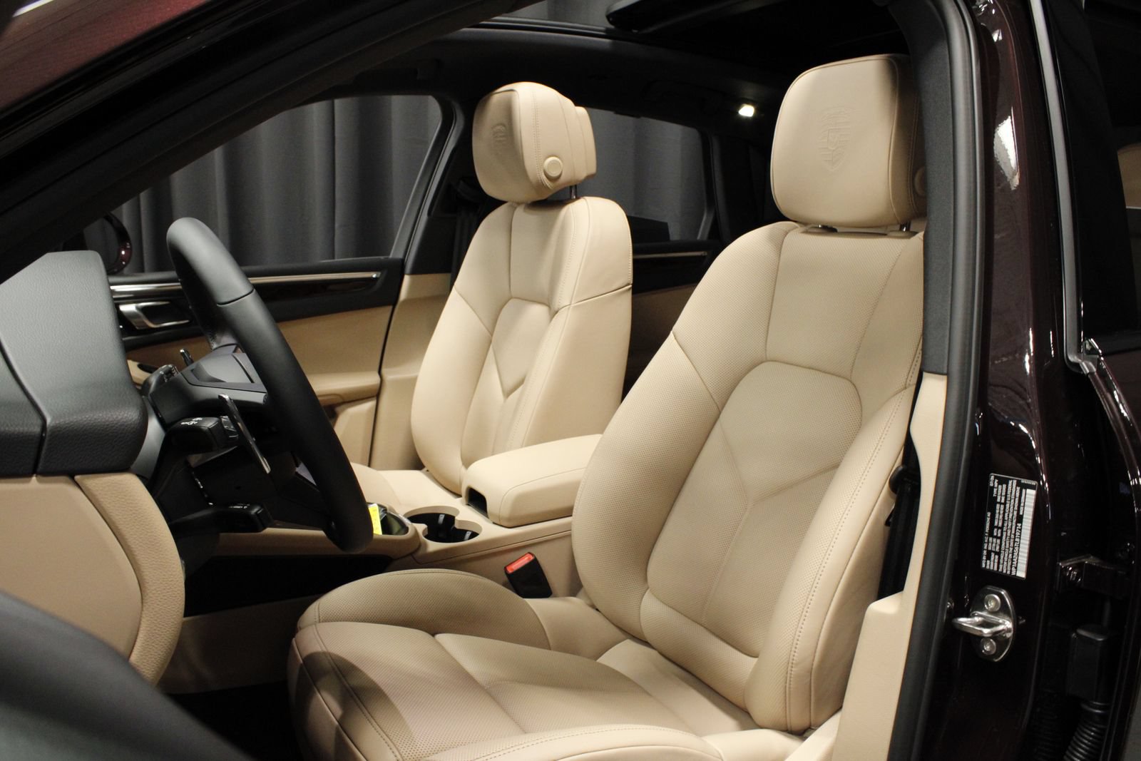 New 2026 Porsche Macan AWD/4WD image 5