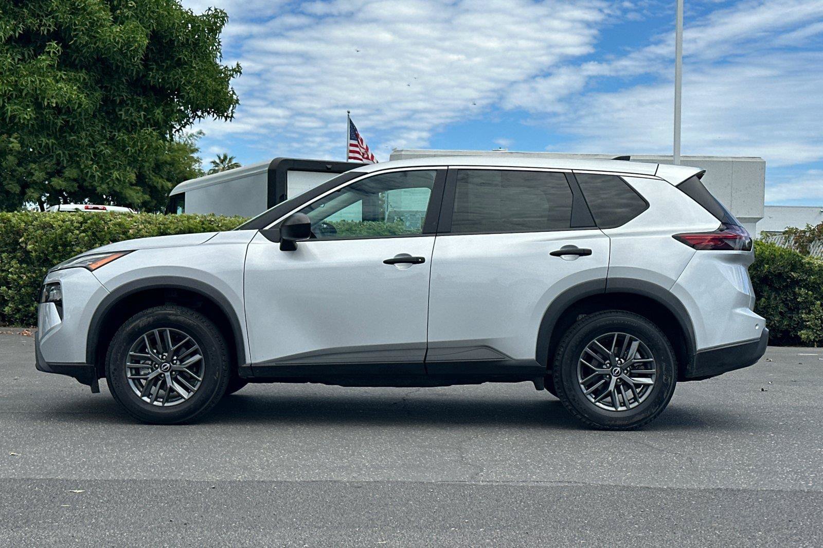 Certified 2024 Nissan Rogue S FWD image 7