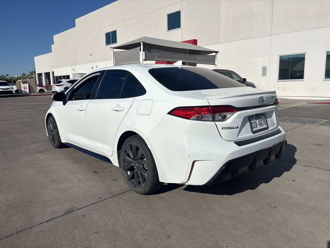 Used 2023 Toyota Corolla SE w/ SE Premium Package image 4