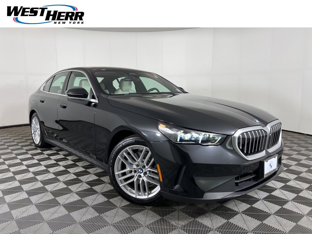 Used 2025 BMW 530i xDrive 530i xDrive w/ Premium Package image 1