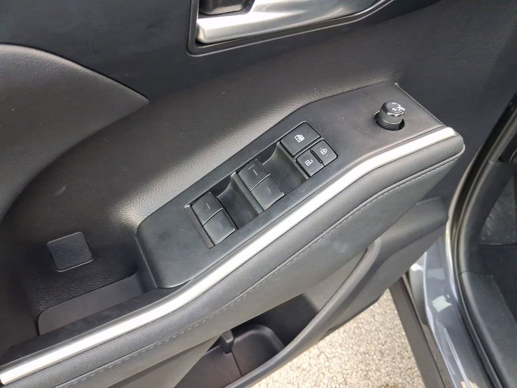 Used 2023 Toyota Highlander XLE FWD image 14
