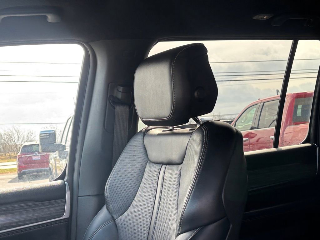 Used 2024 Jeep Wagoneer Series II w/ Flexible Seating Group AWD/4WD image 12