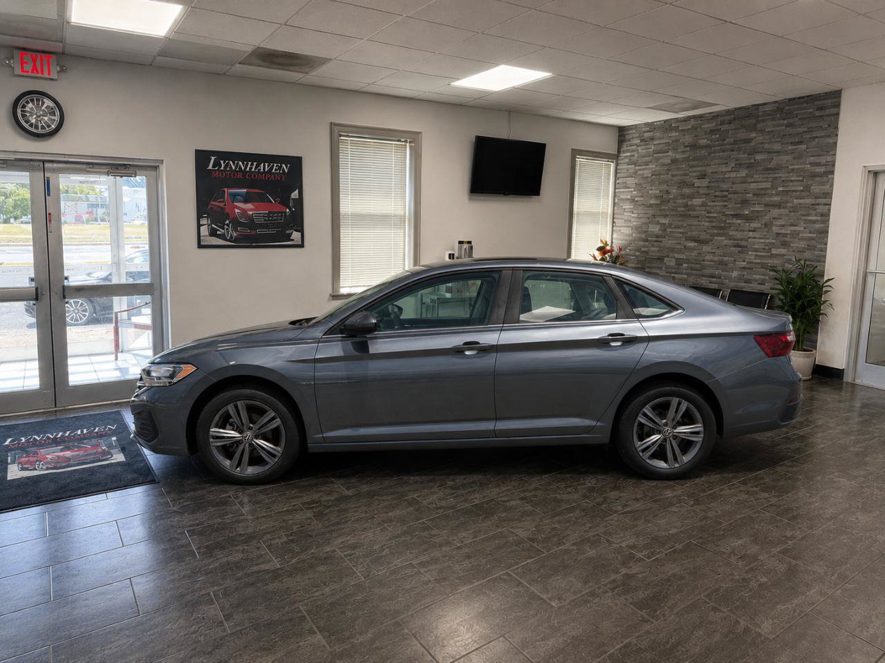 Used 2024 Volkswagen Jetta SE w/ Panoramic Sunroof Package FWD image 5